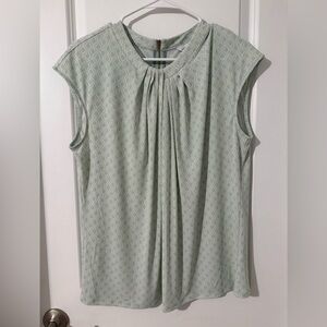 Liz Claiborne Light Green Sleeveless Pleated Blouse, Size Large